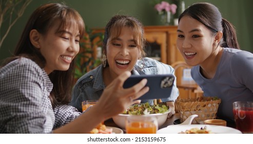 Asia Teen Girl Vlogger Group Look Camera VoIP Talk On Reel IG Tiktok App Filming Shoot Live Share Vlog. Gen Z Youth People Enjoy Food Dinner Lunch At Reopen Cafe With Fun Joy Party Laugh Relax Smile.