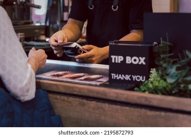 Asia Woman Use Cashless Wifi Paywave Scan On Card Reader In Coffee Shop.