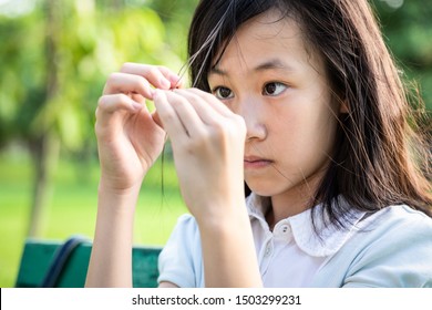 Asian Beautiful Child Girl Pulling Her Hair With Her Fingers In Mental Health Problems,nervous System,brain System, Schizophrenia,female Psychiatric Patient In Trichotillomania Hair-pulling Disorder 