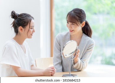 Asian Beauty Advisor Working Image