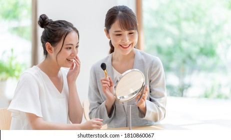 Asian Beauty Advisor Working Image