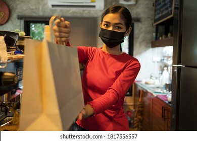 Asian beauty girl working in coffee shop, Portrait young asian barista cafe owner.