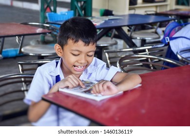 48,738 Reading laugh Images, Stock Photos & Vectors | Shutterstock