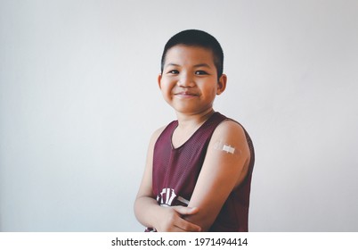 20,483 Boy showing arm Images, Stock Photos & Vectors | Shutterstock