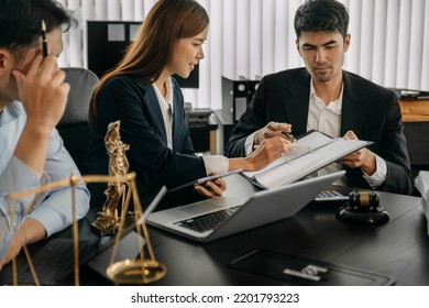 Asian Business And Male Lawyer Or Judge Consult Having Team Meeting With Client, Law And Legal Services Concept.Customer Service Good Cooperation In Modern Office
