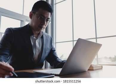 Asian Business People Wearing Suite Working Stock Photo 1815511256 ...