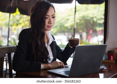 Asian Business Woman With Digital Tablet, Businesswoman Running A Coffee Shop. 