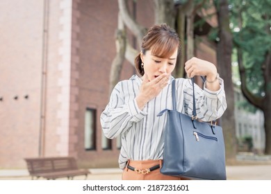 Asian business woman forgetting something
