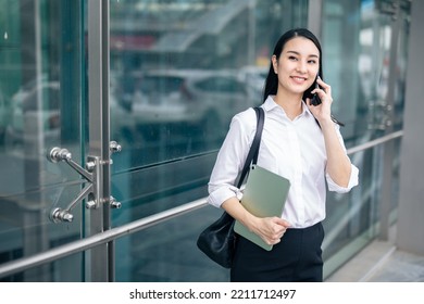 Asian Business Woman Talking On The Phone, Looking Away , Smart Business Concept, Smart Woman .