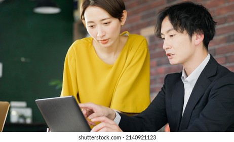 Asian Businessmen Meeting In Their Offices