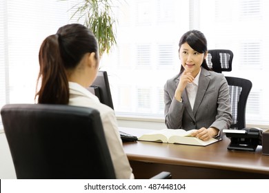 asian businesswoman talking in the office