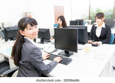 asian businesswomen office image