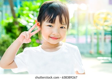 Asian Child Girl Wearing White Tshirt Stock Photo 638389267 | Shutterstock