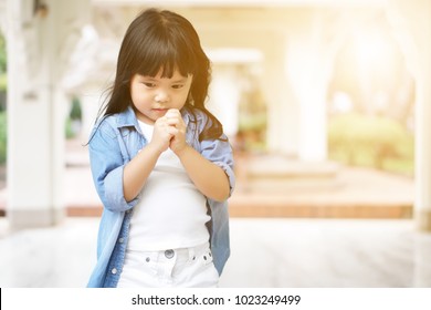 708 Japan children bow Images, Stock Photos & Vectors | Shutterstock