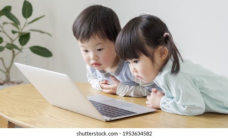 Asian Children Watching Videos On A Computer