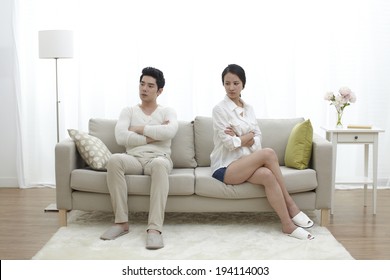  Asian Couple Arguing