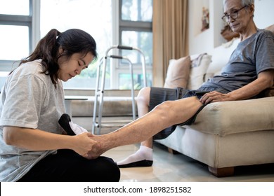 Asian Daughter Taking Care Of Helping Elderly,woman Wear Socks On Feet Of Her Senior Mother,old People With Cold Toes,numb In Foot,sensitivity To Cold,putting On Socks To Warm Up,health Care At Home