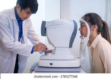 Asian Doctor Controls The Oculist Display With A Scanned Eye, Diagnostic Ophthalmology Equipment