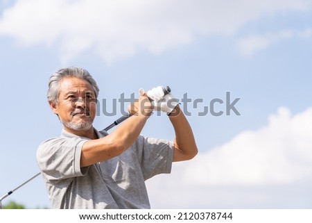 Asian elderly man who golfs