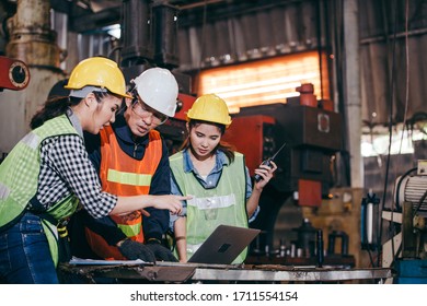 Asian Engineer Or Technician Man Foreman Training Female Trainee Using Program Or System In Industry Manufacturing Factory. Teamwork And Corporate People Working Hard In Industrial Construction Site