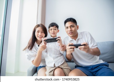 218,634 Gaming asian Images, Stock Photos & Vectors | Shutterstock