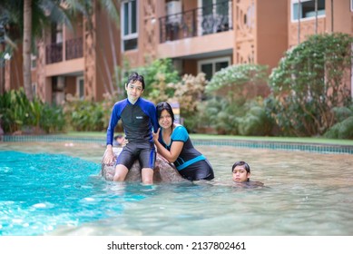 808 Asian Waterpark Images, Stock Photos & Vectors | Shutterstock