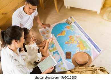 Asian Family Are Planning To Around The World. The Image Focus Plane Was Carrying A Child.