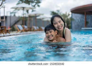 7,913 Asian Family Swimming Pool Images, Stock Photos & Vectors ...