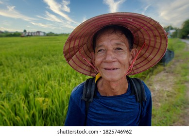 24,000 Old asian farmer Images, Stock Photos & Vectors | Shutterstock