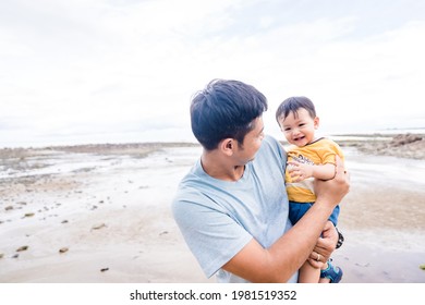 Asian Father Day.father And Baby Son On The Sea Beach On Summer.Smile Child And Dad Happy Together.Father And Kid Looking Selfie On Cameara. Family Dad Day.People Having Fun Outdoor.friendly Family.