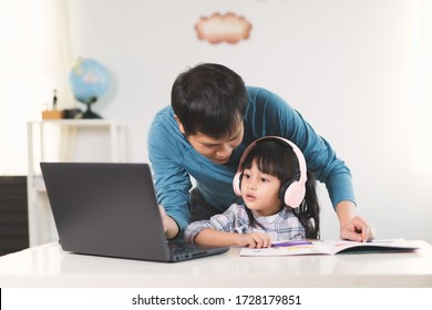 Asian Father Is Helping And Support Daughter To Studying The Lesson Of Online Class, Concept Of Role Of Parent To Supporting The Child Homeschooling During Stay Home And Quarantine In Virus Outbreak.