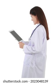 Asian female doctor Hold a tablet to go online to talk to patients. to check for symptoms of illness. Medical service concept, social distancing to prevent coronavirus