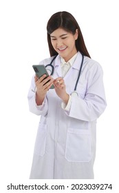 Asian Female Doctor Holding A Black Smartphone Online To Talk To A Patient To Check For Symptoms Of Illness. Medical Service Concept, Social Distancing To Prevent Coronavirus