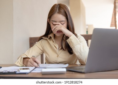 Asian Female Staffers Are Disappointed By The Mistakes Made, Despair Or Disappointment, Disappointed, Very Sad, And Frustrated, Feeling Hopeless At Work, Failure Of Life Concept.