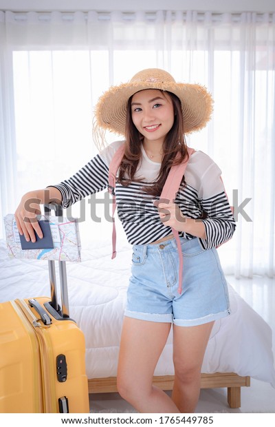 Asian\
female tourists with yellow luggage and map Going to travel on\
holiday by private car Travel concept, lifestyle, travel, holiday,\
autumn, winter, travel A woman with a yellow\
bag