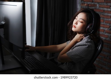 Asian Gamer Girl Woman Nerdy Geek Stock Photo 1989923720 | Shutterstock