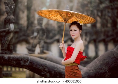 https://image.shutterstock.com/image-photo/asian-girl-beautiful-laos-costume-260nw-403581055.jpg