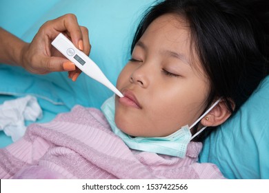 An Asian Girl Is Closing Her Eyes With A Woman's Hand Holding A Thermometer To The Mouth. May Have A Cough Until Sore Throat, Difficulty Swallowing, Colds, Flu Or Fever, Meet A Doctor At The Hospital