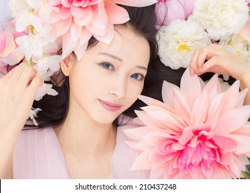 https://image.shutterstock.com/image-photo/asian-girl-flowers-260nw-210437248.jpg