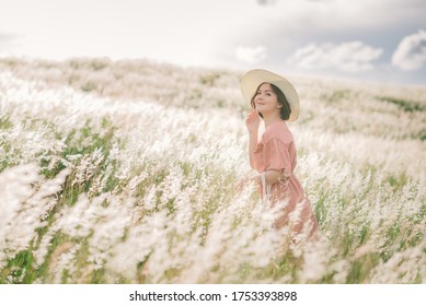 Mujer Sola Primavera Feliz Stock Photos Images Photography Shutterstock