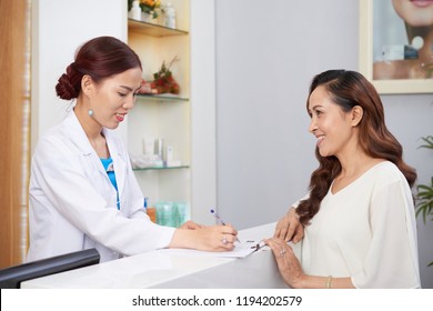 Asian Happy Woman Prepares Beauty Treatments At The Reception At Clinic