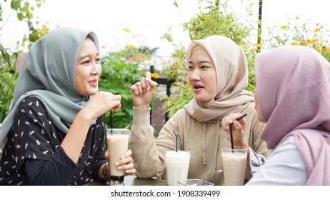 Asian Hijab Woman Group Smilling In Cafe With Friend