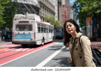 593 Woman Running For Bus Images, Stock Photos & Vectors | Shutterstock