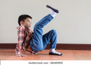 Asian Kid Lift His Leg Like A Break Dance