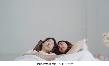 Lesbian Wake Up