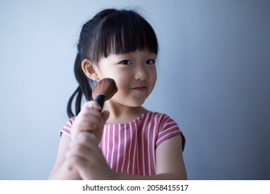 Asian Little Daughter Doing Make Up Herself. Concept Of Beauty And Cosmetic For Kid.