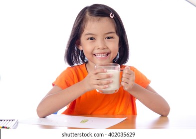 Asian Little Girl Are Happy With The Drink