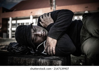 Asian Man Homeless Side Roada Stranger Stock Photo 2147139907   Asian Man Homeless Side Roada 260nw 2147139907 