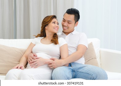 https://image.shutterstock.com/image-photo/asian-man-hug-his-pregnant-260nw-337419131.jpg