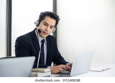 Asian Man Service Agent Speak Customer Stock Photo 1911608188 ...